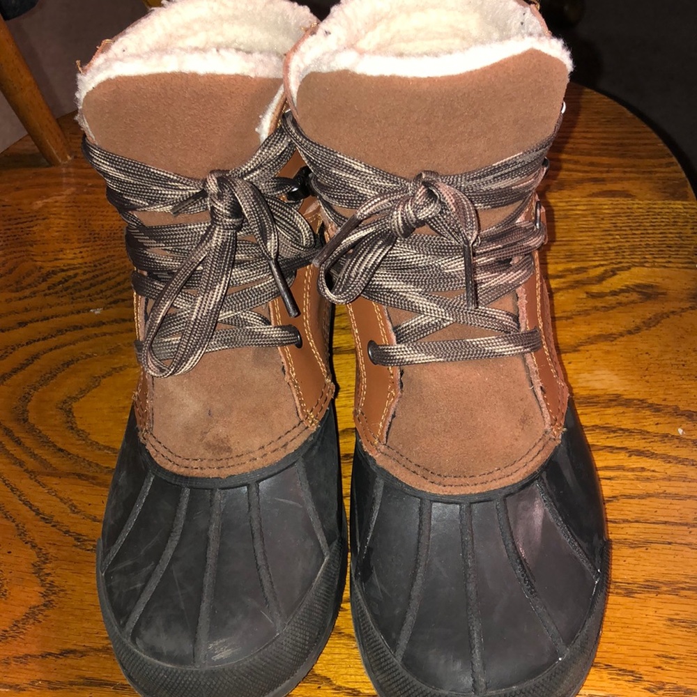 Boys cat and Jack boots size 5. Worn only twice.